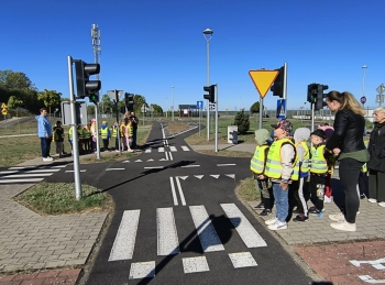 f8b9ff16-802b-4fdb-b8ce-8d813f2bc46c