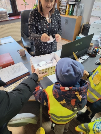 cdb4ba15-33a2-433b-89b4-ac9342c33bd9