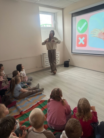 d4f06ac9-8cbf-4b1a-8401-18843a6e62a9