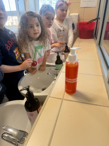 fd70b428-877d-4cf9-9a1b-0c4571b218b3