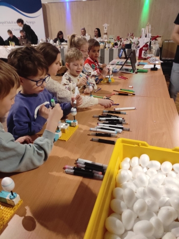 a90af8fb-9310-44f6-ae13-b3b004019844