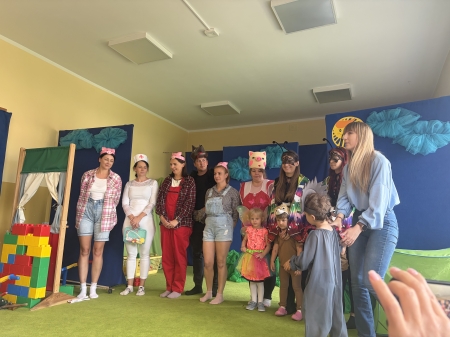 Teatrzyk rodzice-dzieciom w grupie Kubuś Puchatek 