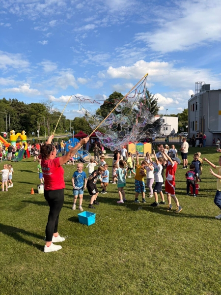 PIKNIK RODZINNY W ''BAJKOWYM ŚWIECIE''