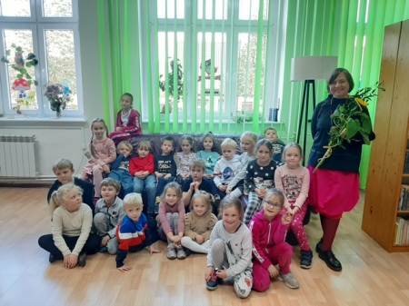 Spotkanie z autorką książek dla dzieci panią Zofią Stanecką 12.10.2021r.