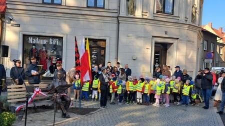 UROCZYSTE ODSŁONIĘCIE ŁAWECZKI ADAMA SŁODOWEGO