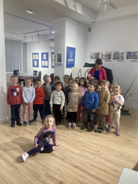 07.04.2025r. WARSZTATY ''MAŚLANY BARANEK'' W MUZEUM ZIEMI CZARNKOWSKIEJ