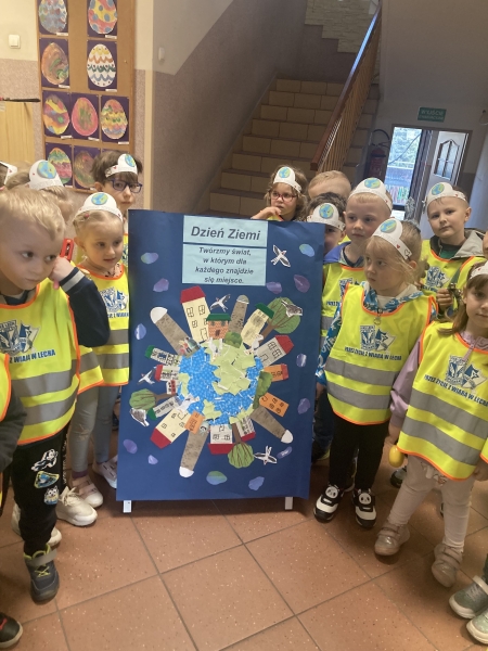 23.04.2025r. DZIEŃ ZIEMI - EKO GRA ŚCIGANKA NA DYWANIE, PRZEMARSZ ULICAMI MIASTA...