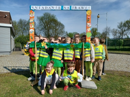 24.04.2025 Śniadanie na trawie- spotkanie międzypokoleniowe na MARINIE