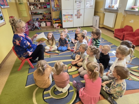''Bajeczki od Haneczki'' - wizyta Pani Hani z Miejskiej Biblioteki Publicznej w 