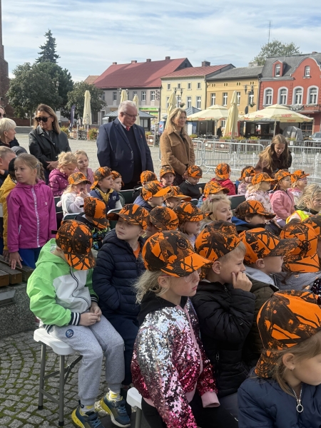 26.09.2025r. DZIEŃ GŁOŚNEGO CZYTANIA NA PLACU WOLNOŚCI