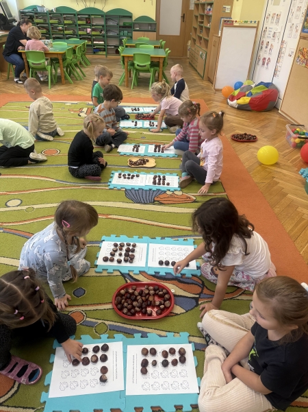 14.10.2025r. ''KASZTANOBRANIE'' - GRA PLANSZOWA Z WYKORZYSTANIEM MATERIAŁÓW PRZY...