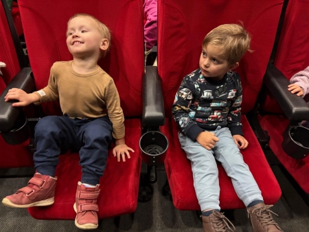 24.11.25r. - WYJŚCIE DO KINA NA BAJKĘ pt. ,,KICIA KOCIA MA BRACISZKA''