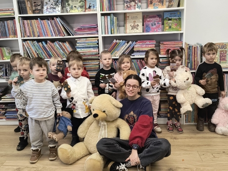 26.11.25r. - SPOTKANIE W BIBLIOTECE - PREZENTACJA BAJKI ,,MÓJ PRZYJACIEL PLUSZOW...