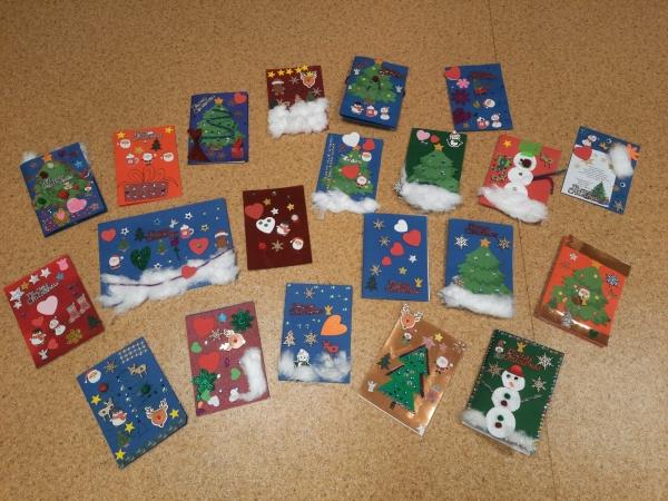 Warsztaty z rodzicami - kartka świąteczna w ramach akcji Serce za Odwagę.