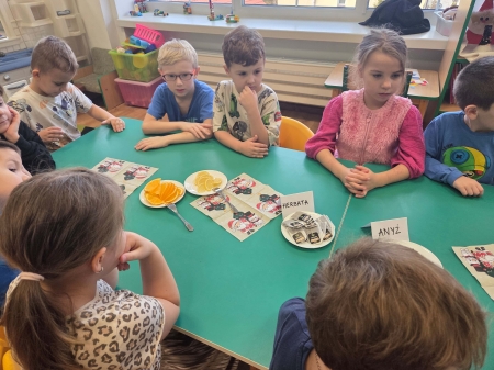 Skrzaty przygotowują zimową herbatkę