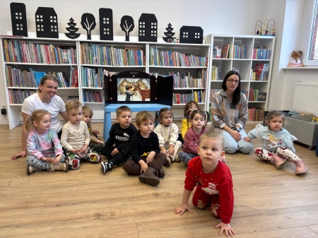 16.12.25r. - SMERFY W BIBLIOTECE - TEATRZYK KAMISHIBAI i BAJECZKA O TEMATYCE ŚWI...