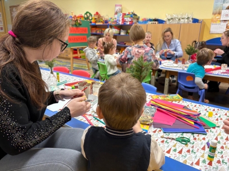 17.12.25r. - ŚWIĄTECZNE WARSZTATY Z RODZICAMI W GRUPIE SMERFY