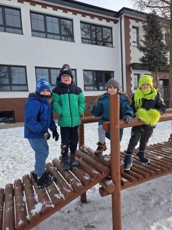 Zimowe zabawy na śniegu