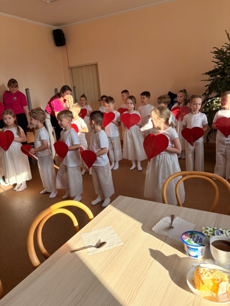 GRUPA ''KRÓLEWNA ŚNIEŻKA'' Z WYSTĘPEM DLA POLSKIEGO ZWIĄZKU NIEWIDOMYCH