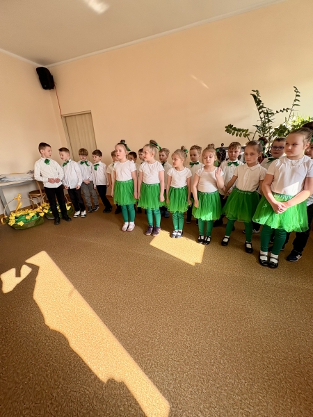 Występ z okazji dnia kobiet dla gości z Polskiego związku niewidomych.