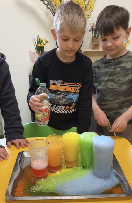 Nauka przez eksperymentowanie - „Wybuchowa tęcza”