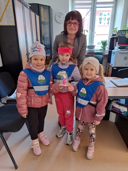 PRZEDSZKOLAKI Z WIELKANOCNYMI ŻYCZENIAMI