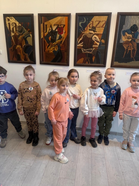 30.04.2026r. Wyjście do w galerii ''Pięciu'' na  wystawę pana Zenona Janusza Plą...