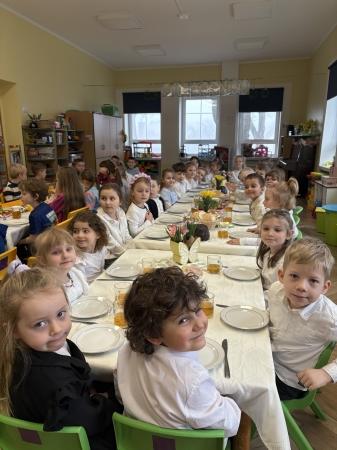 Śniadanie wielkanocne i szukanie zajączka 