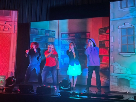 Spektakl teatralny ''Spod naszej strzechy'' w Miejskim Centrum Kultury w Czarnko